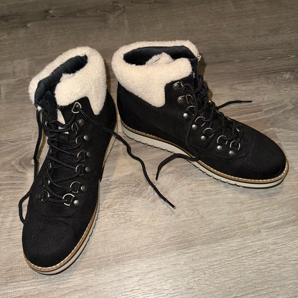 White Mountain Black and White Winter Boots